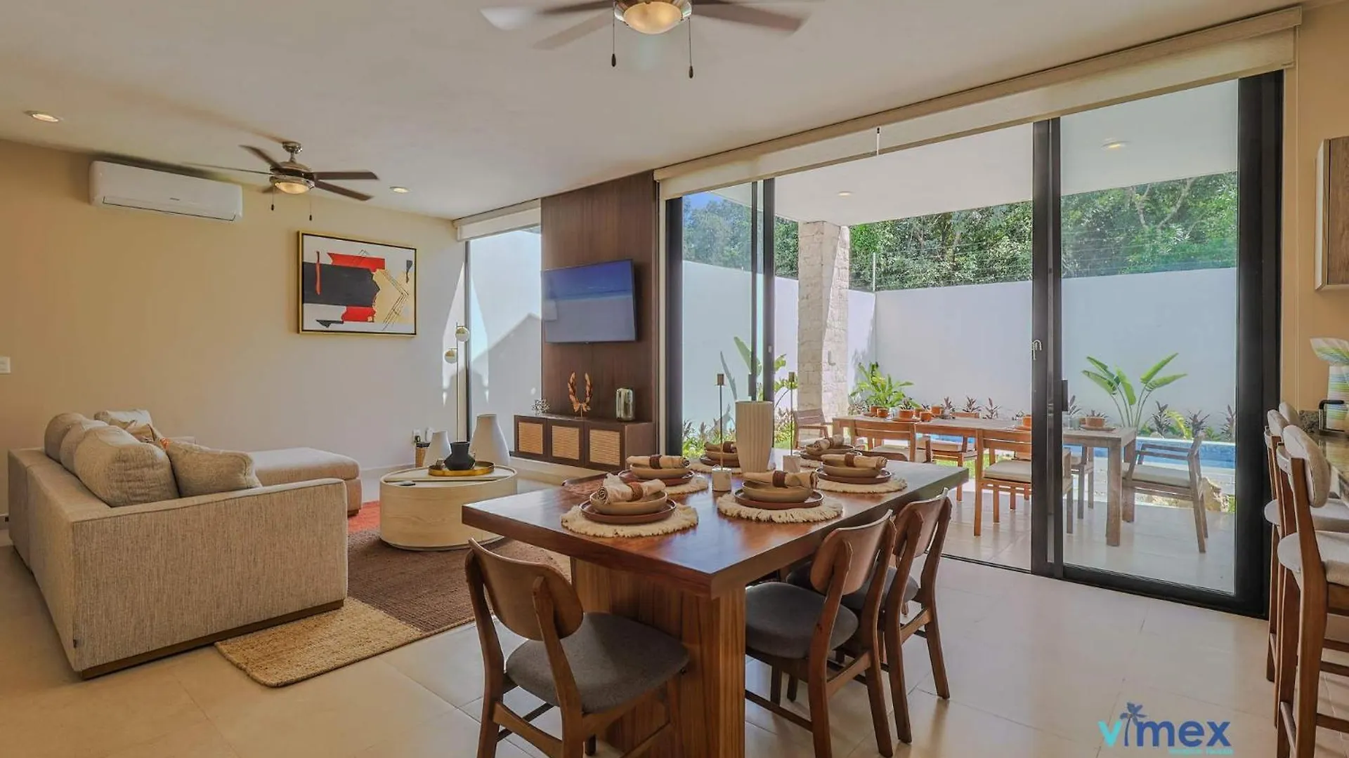 Modern Townhouse With Private Pool And Bbq Area location